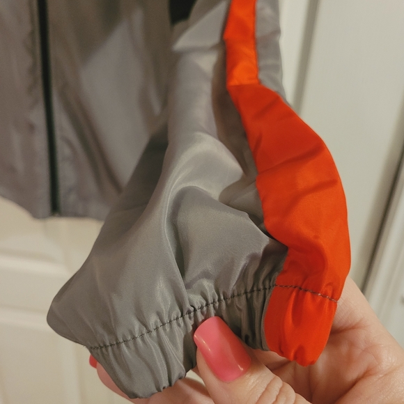 Beautiful Giant designed in Los Angeles windbreaker - Picture 4 of 8